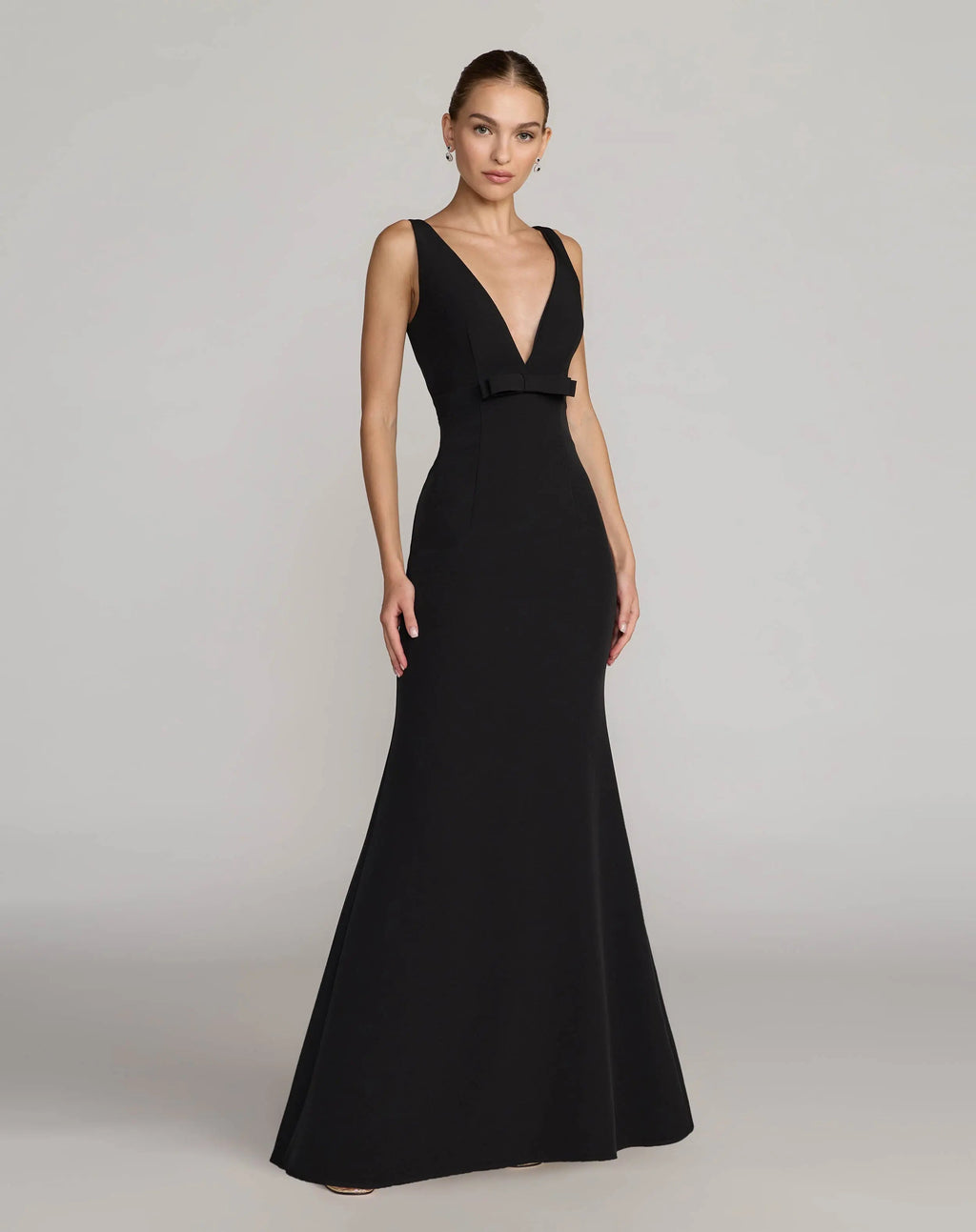 Black Sleeveless V Neck Mermaid Gown With Bow